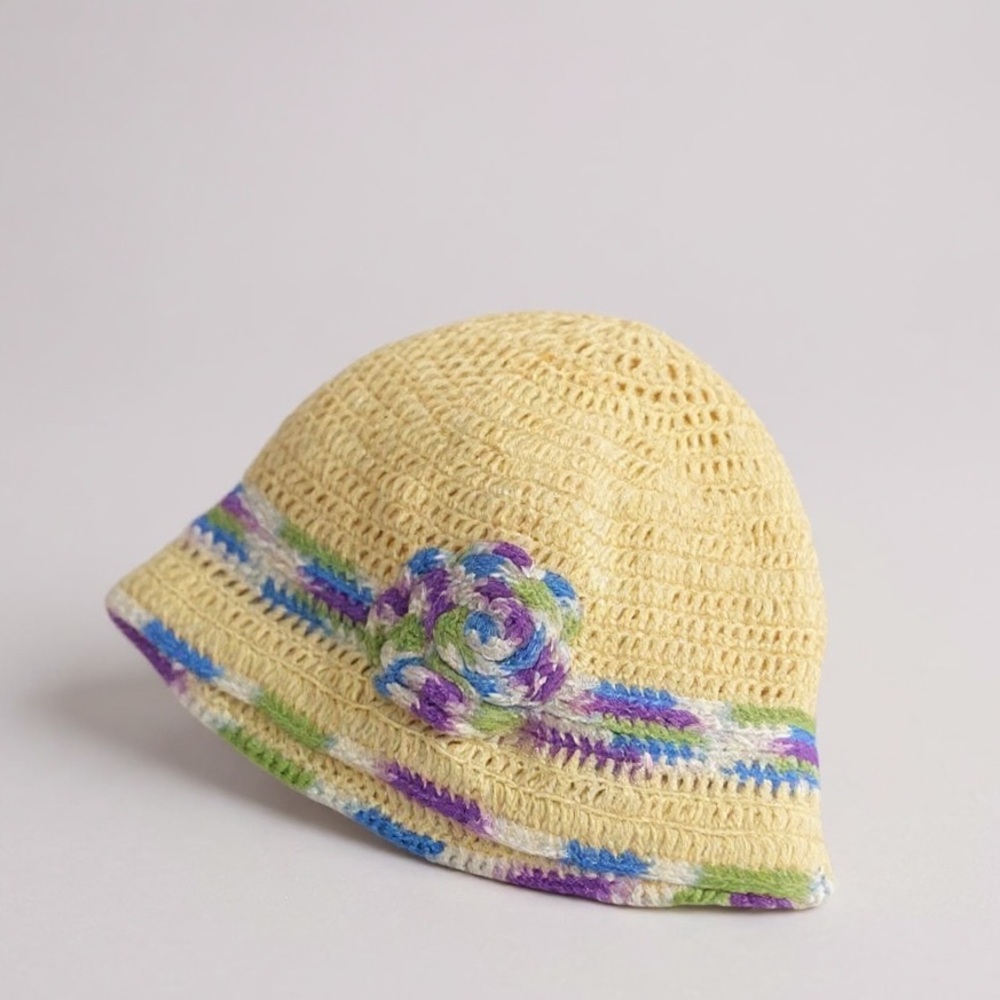 Womens crocheted cap with flower detail ivory cream vintage